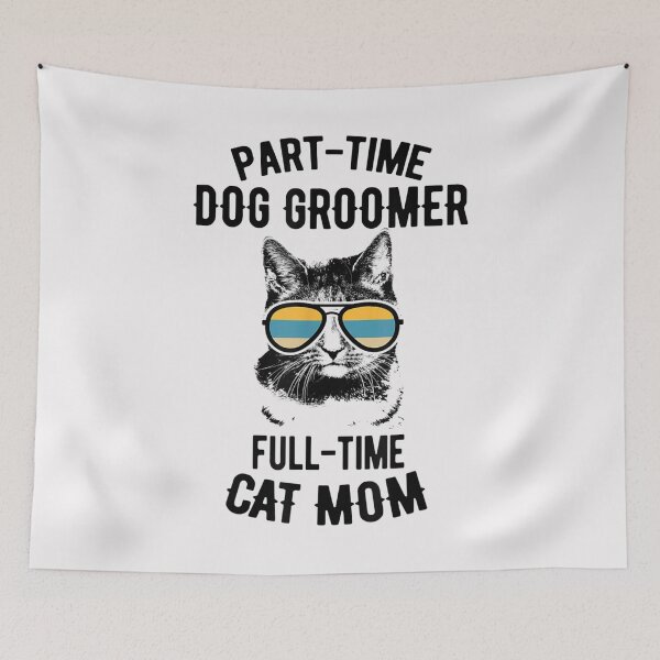 Aperçu de l'œuvre Parttime Cat Mom Dog Groomer Gift, Funny Dog Groomer T-Shirt créée et vendue par Lukifo-Tender.