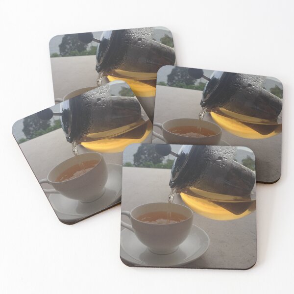 Artikelvorschau, Green tea pouring entworfen und verkauft von RumRagephotos.