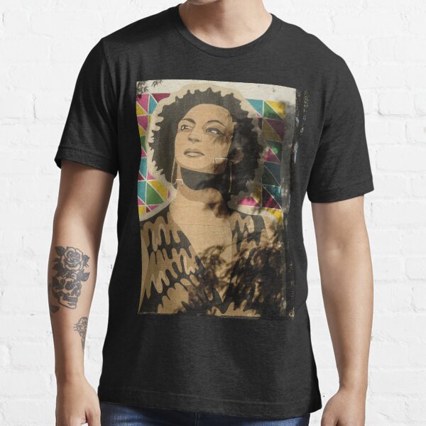 Graphite painting with the face of the murdered councilwoman Marielle Franco, in Brazil. Essential T-Shirt