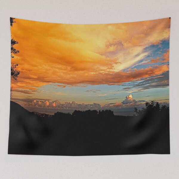 Aperçu de l'œuvre Coucher de soleil nuages Silhouette Bush Skyscape créée et vendue par Anna Lemos.