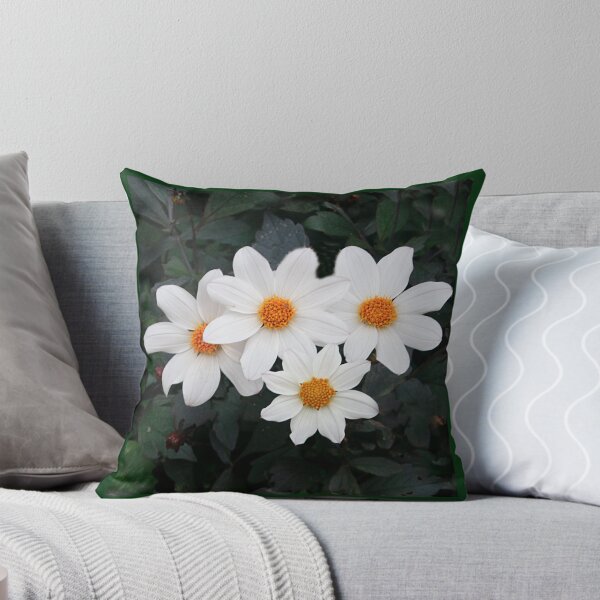 Artikelvorschau, Margarita , Throw pillow . entworfen und verkauft von Irene Burdell.