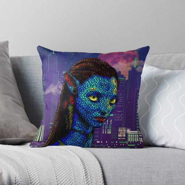 Neytiri in Newyork City Throw Pillow