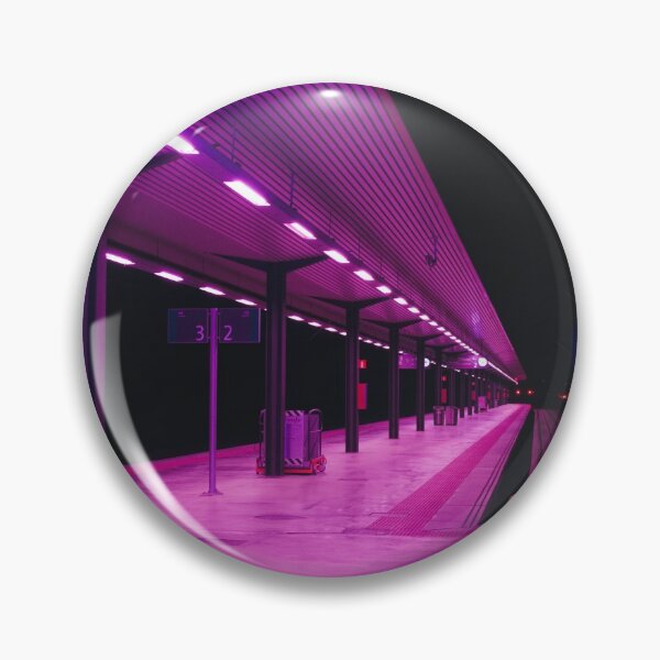 Artikelvorschau, lila Lichter an einem Bahnhof entworfen und verkauft von ImRotem.