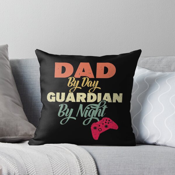 Artikelvorschau, Dad By Day Guardian By Night T-Shirt - Unisex Funny Herren Dad Level Unlocked Gamer Shirt - Retro-Gaming-Geschenk-T-Shirt zum Vatertagsgeburtstag entworfen und verkauft von thiag-o.