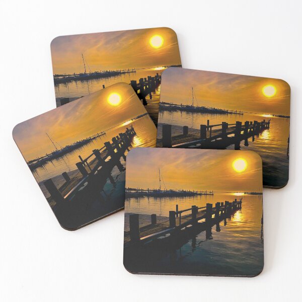 Artikelvorschau, Sunset Marina, Sunset Dock, Cottage Dock, Sunrise Dock, Dock Sunrise, Sunrise Dock Szene, Metallfotodrucke, Bild auf Metall, Metallkunstdrucke, Metallbilddrucke entworfen und verkauft von eyesight4vision.