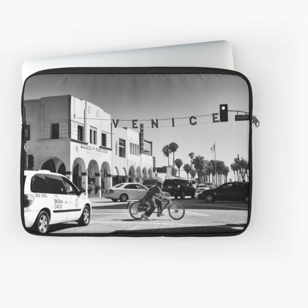 Cruising Pacific Avenue - Venice Beach California USA Laptop Sleeve