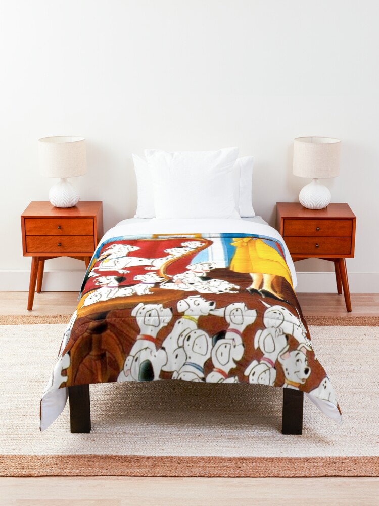 Alternate view of The 101 dalmatians family ... Comforter