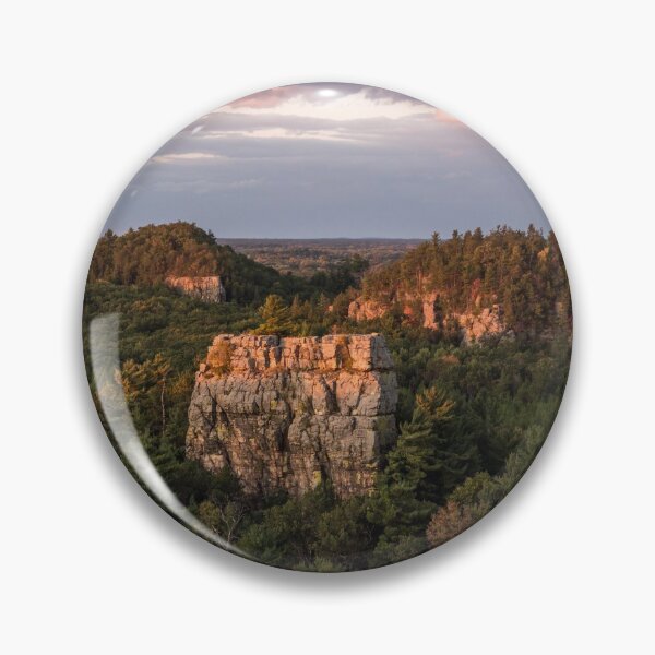 Artikelvorschau, Sonnenuntergangslicht über Mill Bluffs in Wisconsin entworfen und verkauft von Sam Wagner.