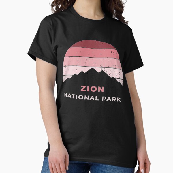 Vista previa del artículo con la obra «Camiseta Retro Mountains del Parque Nacional Zion», diseñado y vendido por Clavitaps.