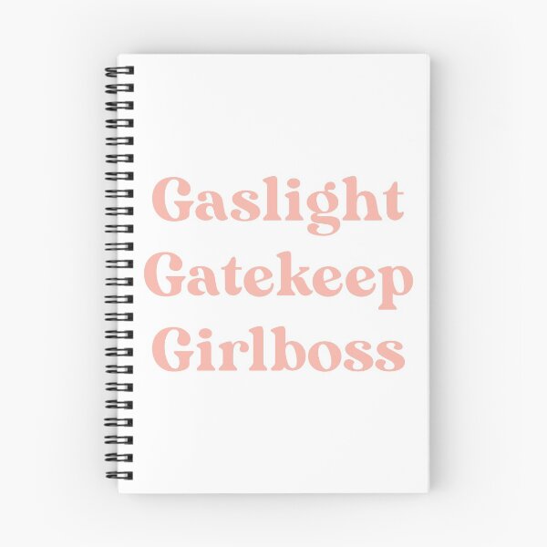 Aperçu de l'œuvre gaslight gatekeep girlboss (texte seulement) créée et vendue par melizzz.