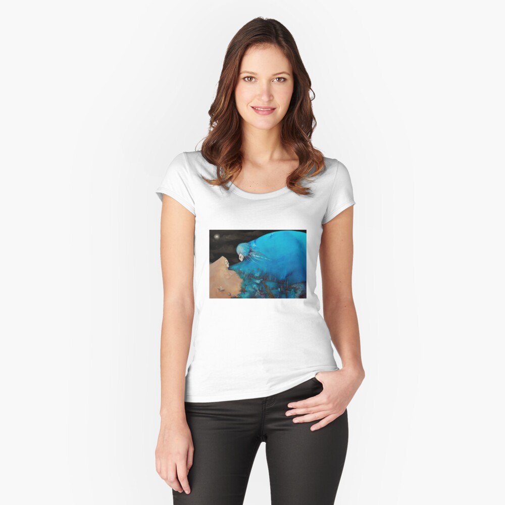 The Hug Fitted Scoop T-Shirt