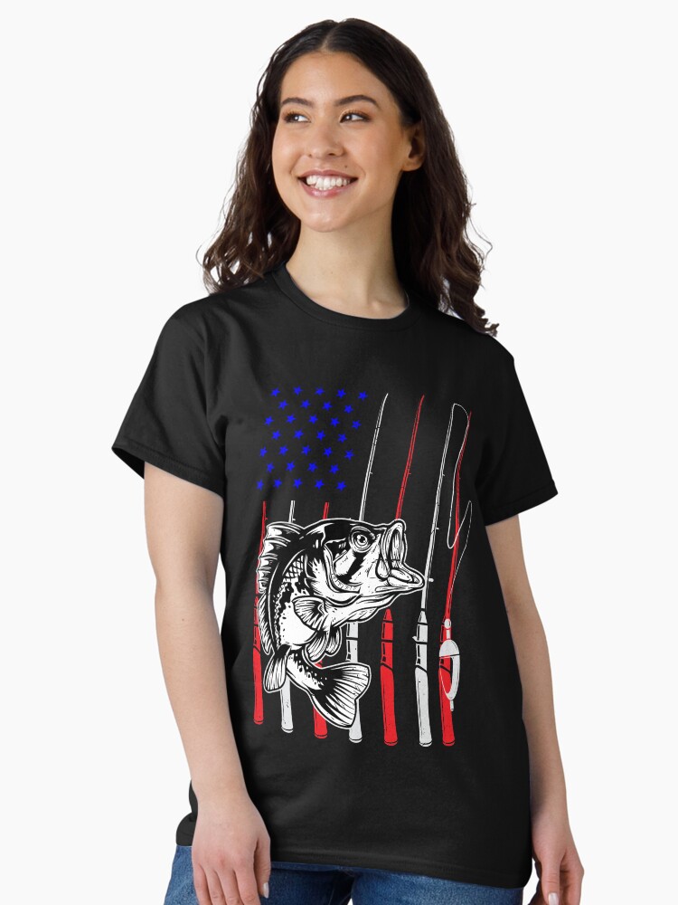 Imagen 2 de 7, Camiseta clásica con la obra Pesca Bandera Americana Bandera Caña De Pescar Americana, diseñada y vendida por Enomis72.