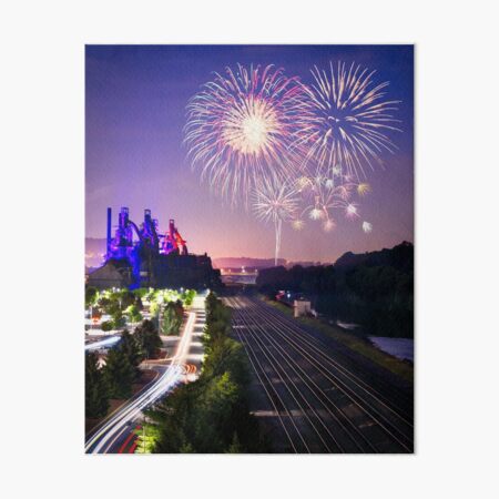 Artikel-Vorschau von Feuerwerk hinter den Stahlstapeln, designt und verkauft von chasethislight.