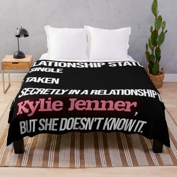 Artikelvorschau, Beziehung zu Kylie Jenner entworfen und verkauft von 2Girls1Shirt.