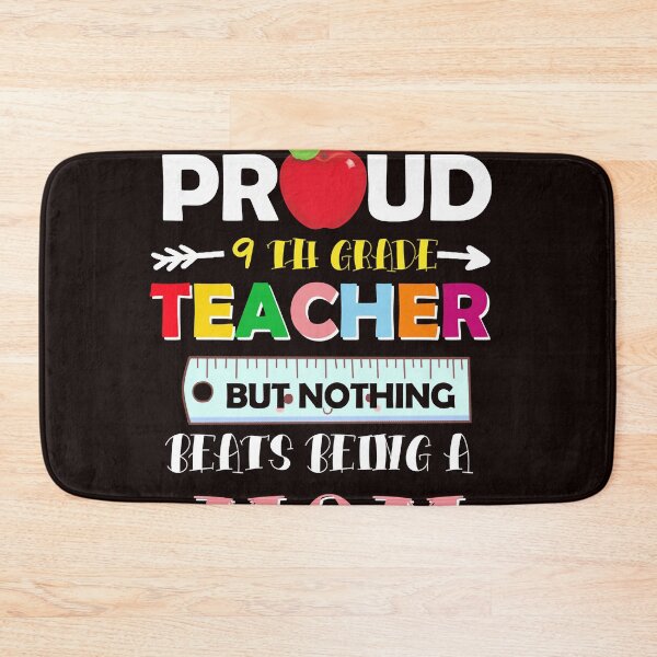 Artikelvorschau, Der Lehrer der 9. Klasse schlägt es, eine Mutter zu sein. Muttertags-T-Shirt essentiel entworfen und verkauft von blossomcuaz06.