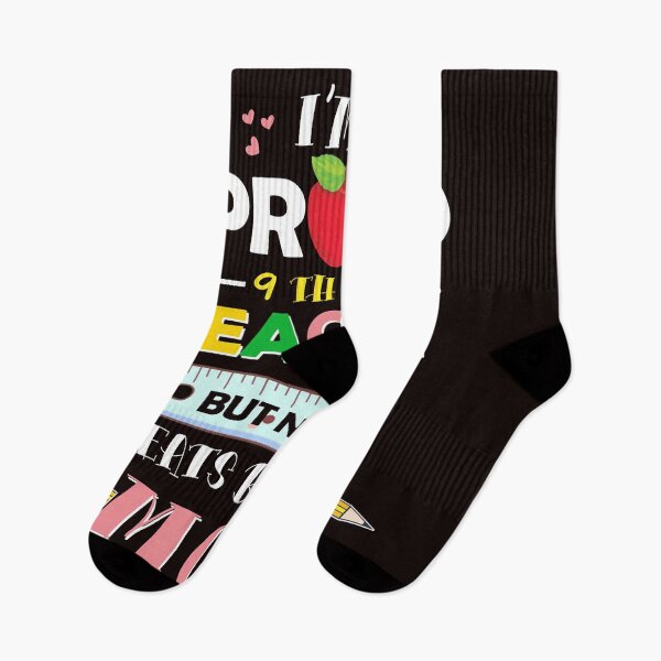 Artikelvorschau, Der Lehrer der 9. Klasse schlägt es, eine Mutter zu sein. Muttertags-T-Shirt essentiel entworfen und verkauft von blossomcuaz06.