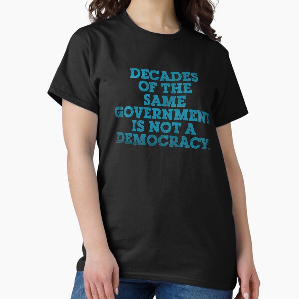 Vista previa del artículo con la obra «DÉCADAS DEL MISMO GOBIERNO NO ES UNA DEMOCRACIA.», diseñado y vendido por Clifford Hayes.