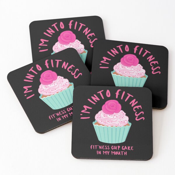 Artikelvorschau, Ich stehe auf Fitness. Fitness dieser Cup Cake in meinem Mund. Illustration. Hellrosa Text. entworfen und verkauft von JellyBeenzz.