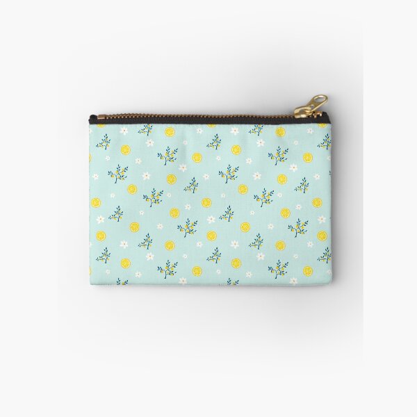 Artikelvorschau, Nahtloses Muster mit Zitronen und Blumen auf einem blauen Hintergrund. Zitronenmuster für Stoff, Papier, Kleidung entworfen und verkauft von IriSev.