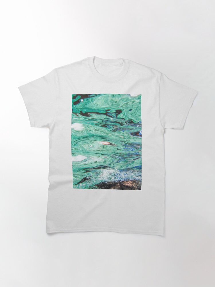 Thumbnail 3 von 7, Classic T-Shirt, Blaugrüne, grüne und blaue Ozeanwellen designt und verkauft von AlexandraStr.