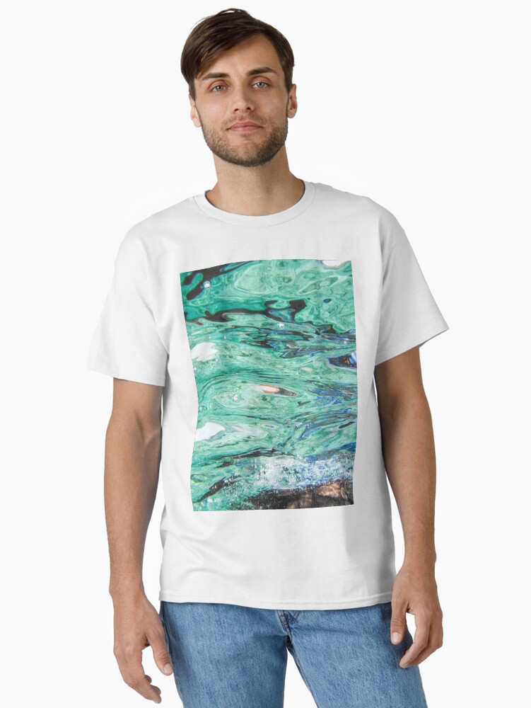 Thumbnail 1 von 7, Classic T-Shirt, Blaugrüne, grüne und blaue Ozeanwellen designt und verkauft von AlexandraStr.
