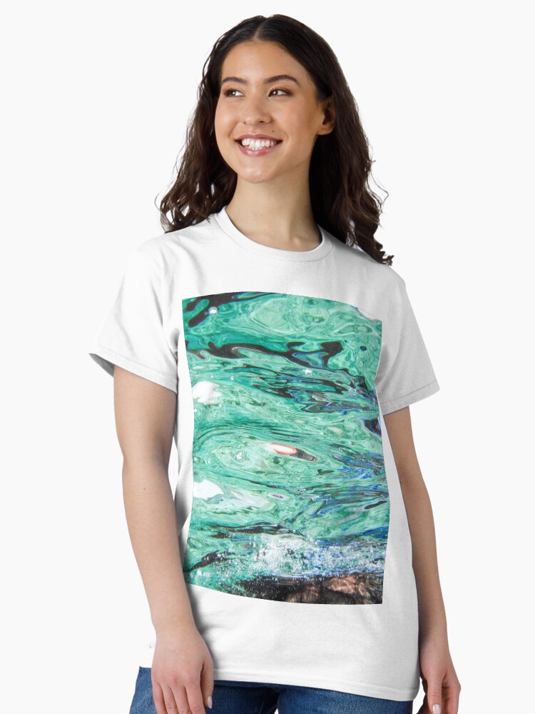 Thumbnail 2 von 7, Classic T-Shirt, Blaugrüne, grüne und blaue Ozeanwellen designt und verkauft von AlexandraStr.