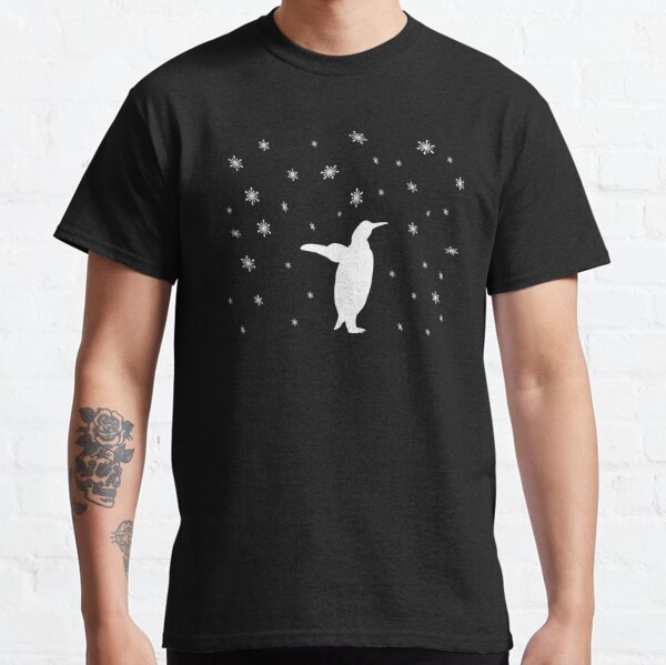 Classic T-Shirt mit Pinguin im Schnee von kunterbuntdesig