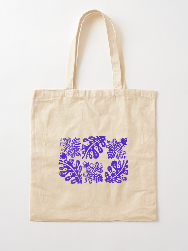 Aperçu 2 sur 5. Tote bag avec l'œuvre motif végétal feuilles bleues créée et vendue par igatzler.