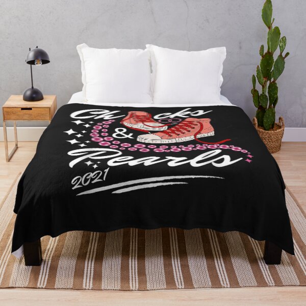 Artikelvorschau, Chucks & Pearls Kamala, Converse Women girls T-Shirt T-Shirt entworfen und verkauft von Lukifo-Epic.