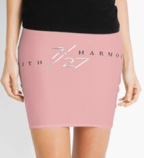 Minifalda 7/27 y logotipo de Fifth Harmony