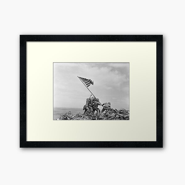 Vista previa del artículo con la obra «Izando la bandera en Iwo Jima - Segunda Guerra Mundial - 1945», diseñado y vendido por warishellstore.