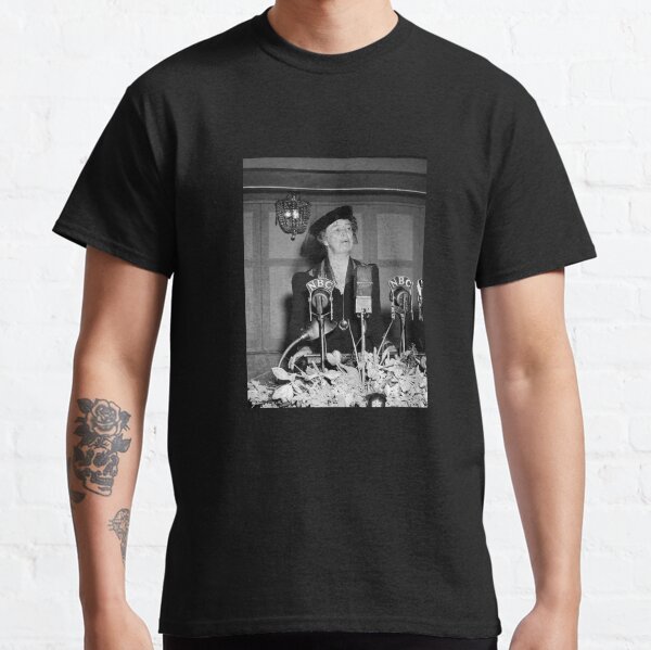 Vista previa del artículo con la obra «Eleanor Roosevelt hablando ante la multitud - 1939», diseñado y vendido por warishellstore.