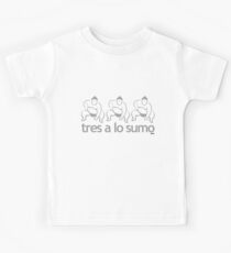 tres a lo sumo Kids Tee