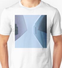 Camiseta unisex 4:37, Looking up at the city
