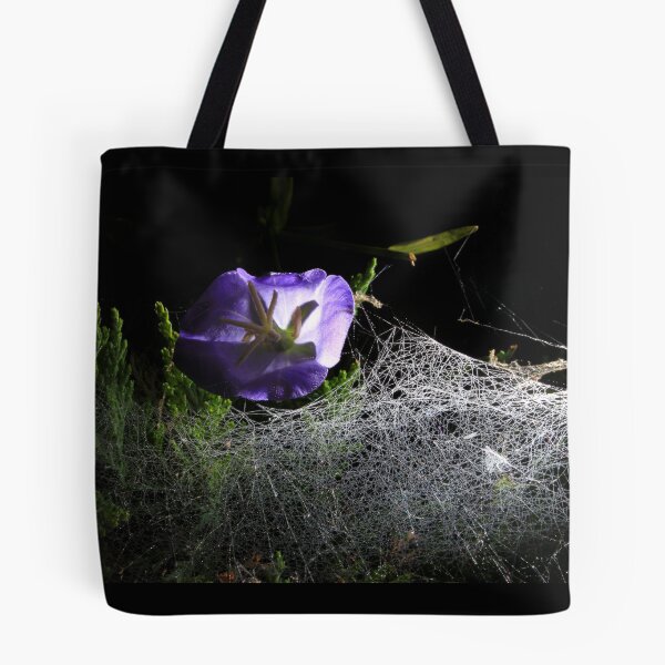 Artikelvorschau, Spider webs and bell flower entworfen und verkauft von turniptowers.