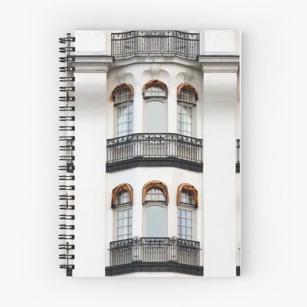 Aperçu de l'œuvre White vintage facade with balconies. créée et vendue par cloud7.
