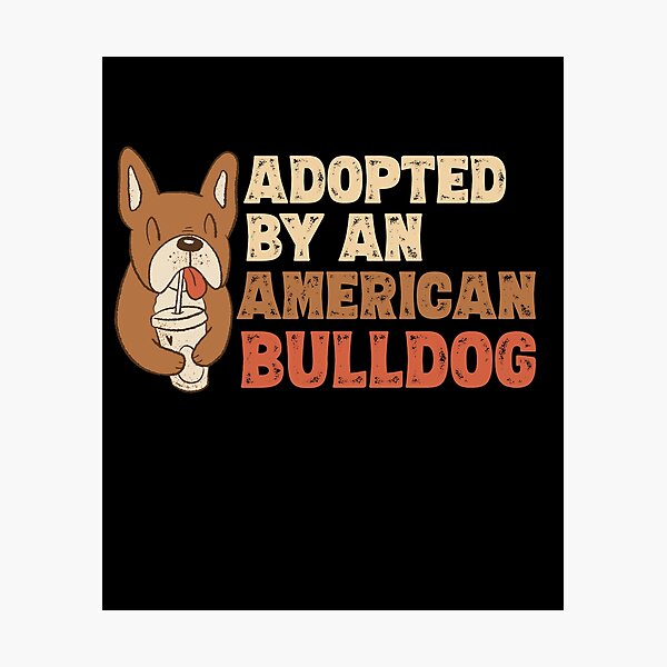 Artikel-Vorschau von ANGENOMMEN VON EINEM AMERIKANISCHEN BULLDOG, designt und verkauft von TheFlipRepublic.