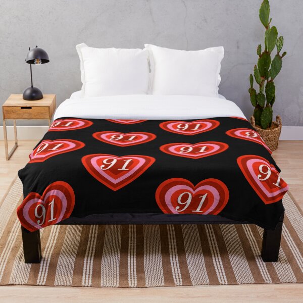 Aperçu de l'œuvre Number Ninety One, 91, Ninety One, 91 year Birthday, Red Hearts on Black, Logo, Http://workshop5.redbubble.com créée et vendue par workshop5.