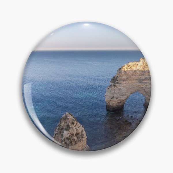 Artikelvorschau, Felsen an der Algarve mit natürlichem Bogen entworfen und verkauft von pietrofoto.