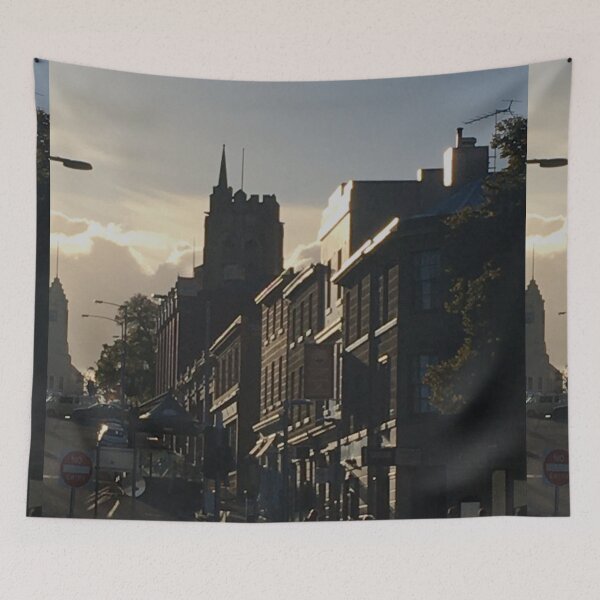 Artikelvorschau, Hobart / Nipaluna Herbstsonnenuntergang vergoldet die Straßen der Stadt, April 2021 entworfen und verkauft von RoseAromas.