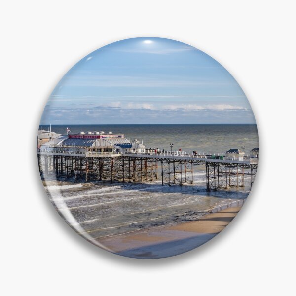 Artikelvorschau, A day at the seaside in the town of Cromer, Norfolk entworfen und verkauft von yackers1.