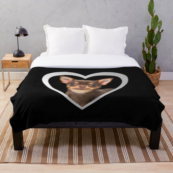 Aperçu de l'œuvre Chihuahua Tshirt Chihuahua Dog Shirt Tee créée et vendue par KDesigns85.