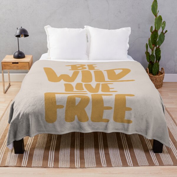 Aperçu de l'œuvre Be Wild Live Free Hand Lettered Camping Travel Design créée et vendue par BexGrimwood.