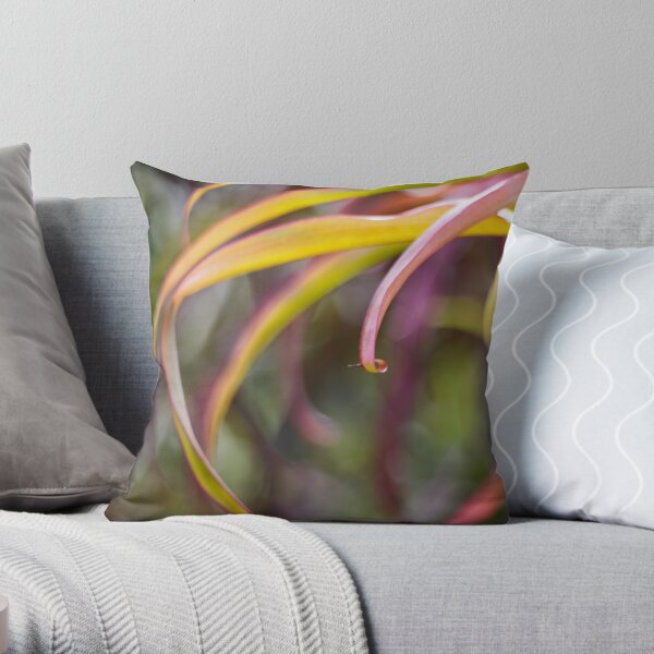 The curl Throw Pillow