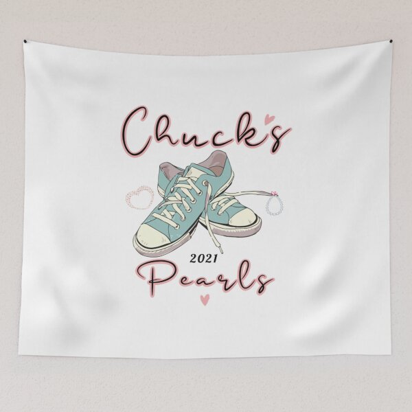 Artikelvorschau, Chucks und Perlen T-Shirtchucks und Perlen 2021 entworfen und verkauft von Lucielyn.