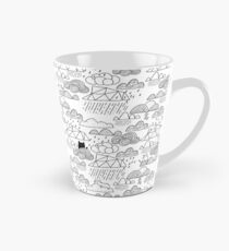 Doodle Wolken und Katzen Tasse (konisch)