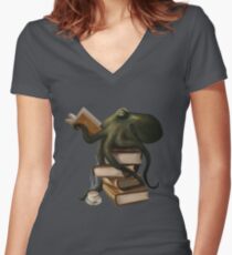 Well-Read Octopus Women's Fitted V-Neck T-Shirt