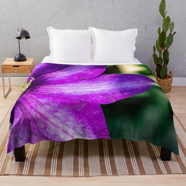 Item preview, Fondo de flores de color púrpura con un fondo verde suave y borroso designed and sold by Artsy Boulevard.