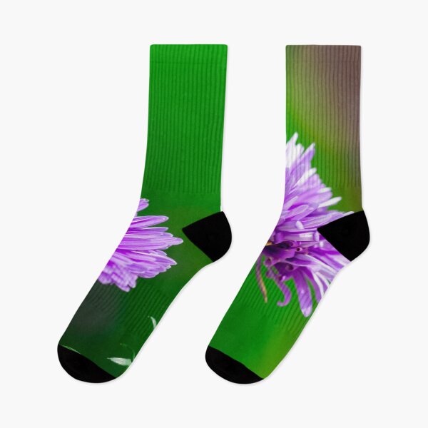 Item preview, Fondo de flores de color púrpura con fondo borroso verde suave designed and sold by Artsy Boulevard.