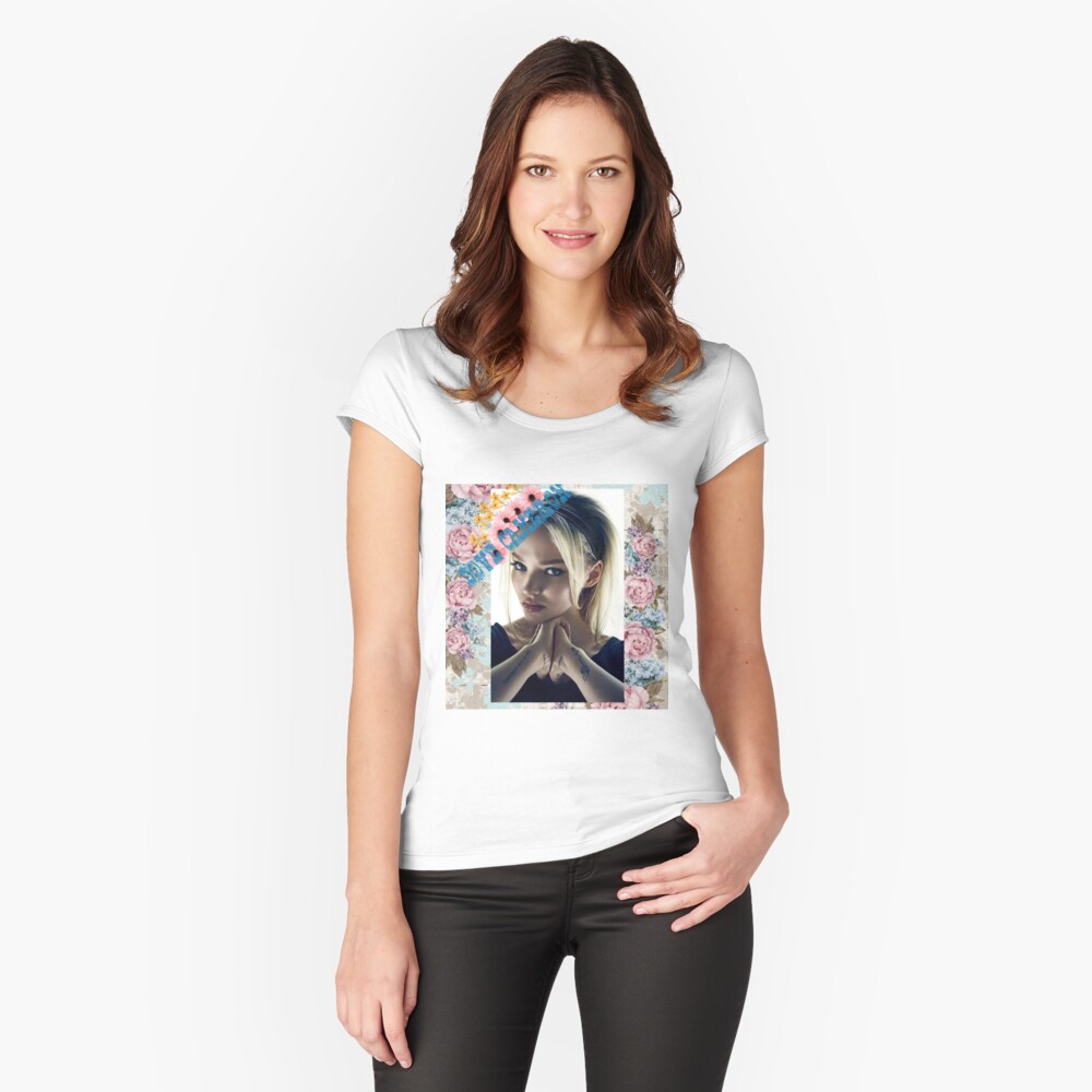 Vista previa del artículo con la obra «Camiseta entallada de cuello ancho», diseñado y vendido por Alien17.